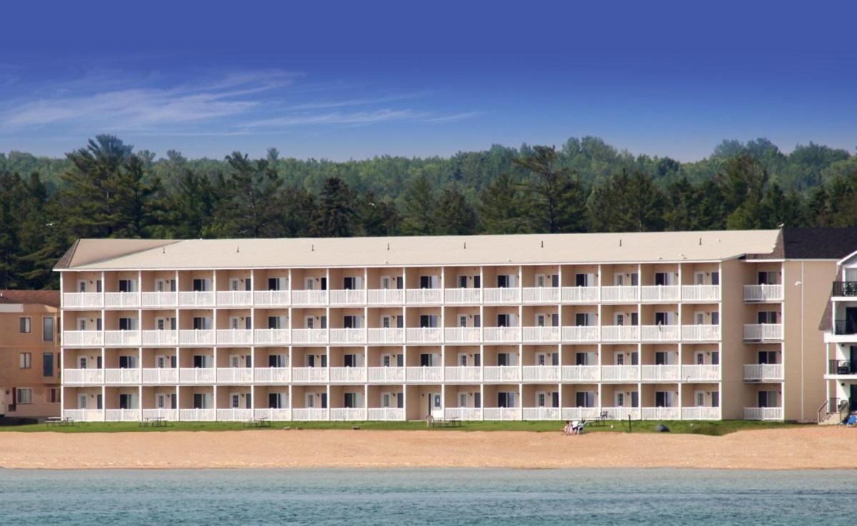 Mackinaw Beach And Bay Inn & Suites Mackinaw City Ngoại thất bức ảnh