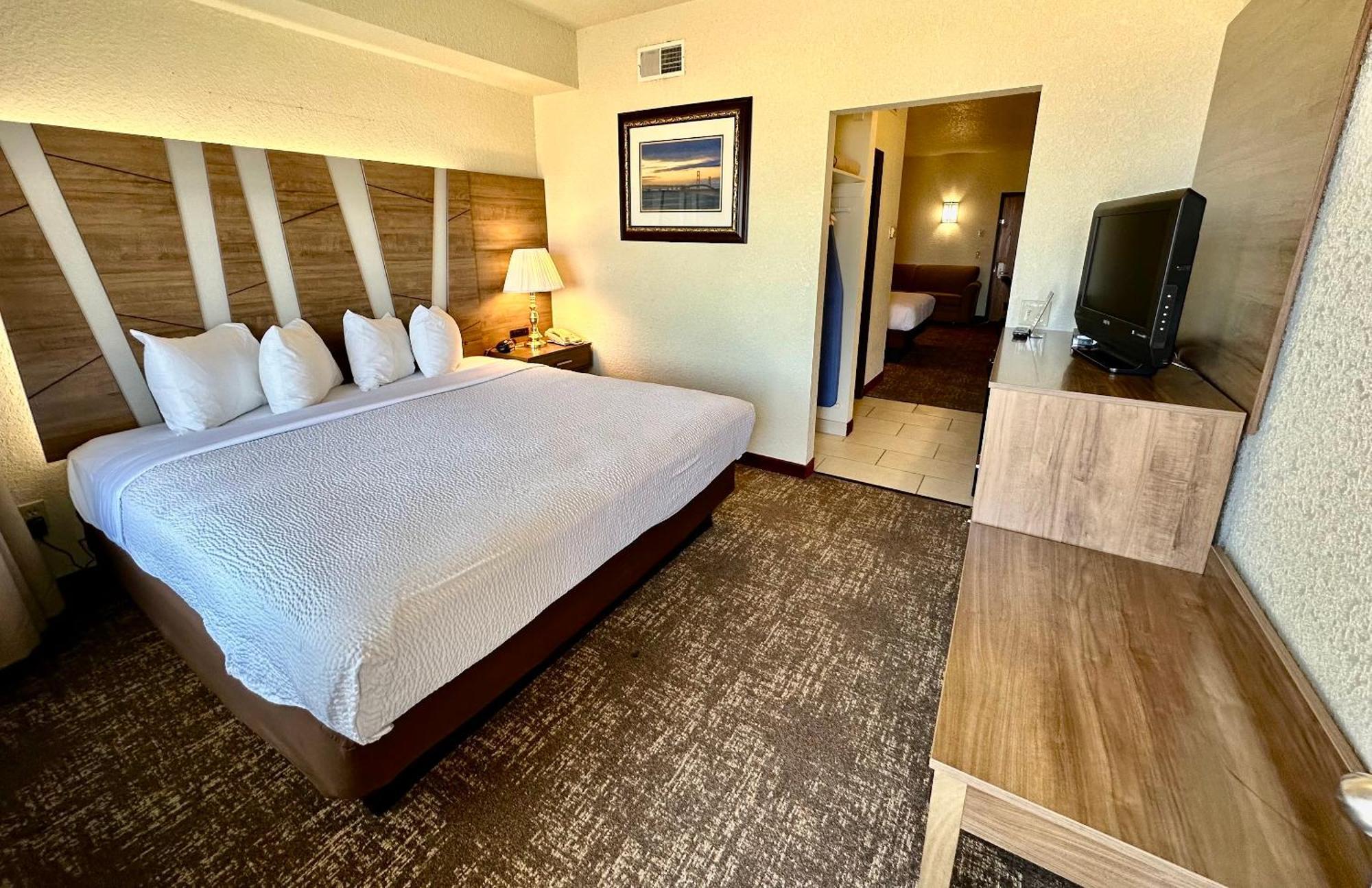 Mackinaw Beach And Bay Inn & Suites Mackinaw City Ngoại thất bức ảnh