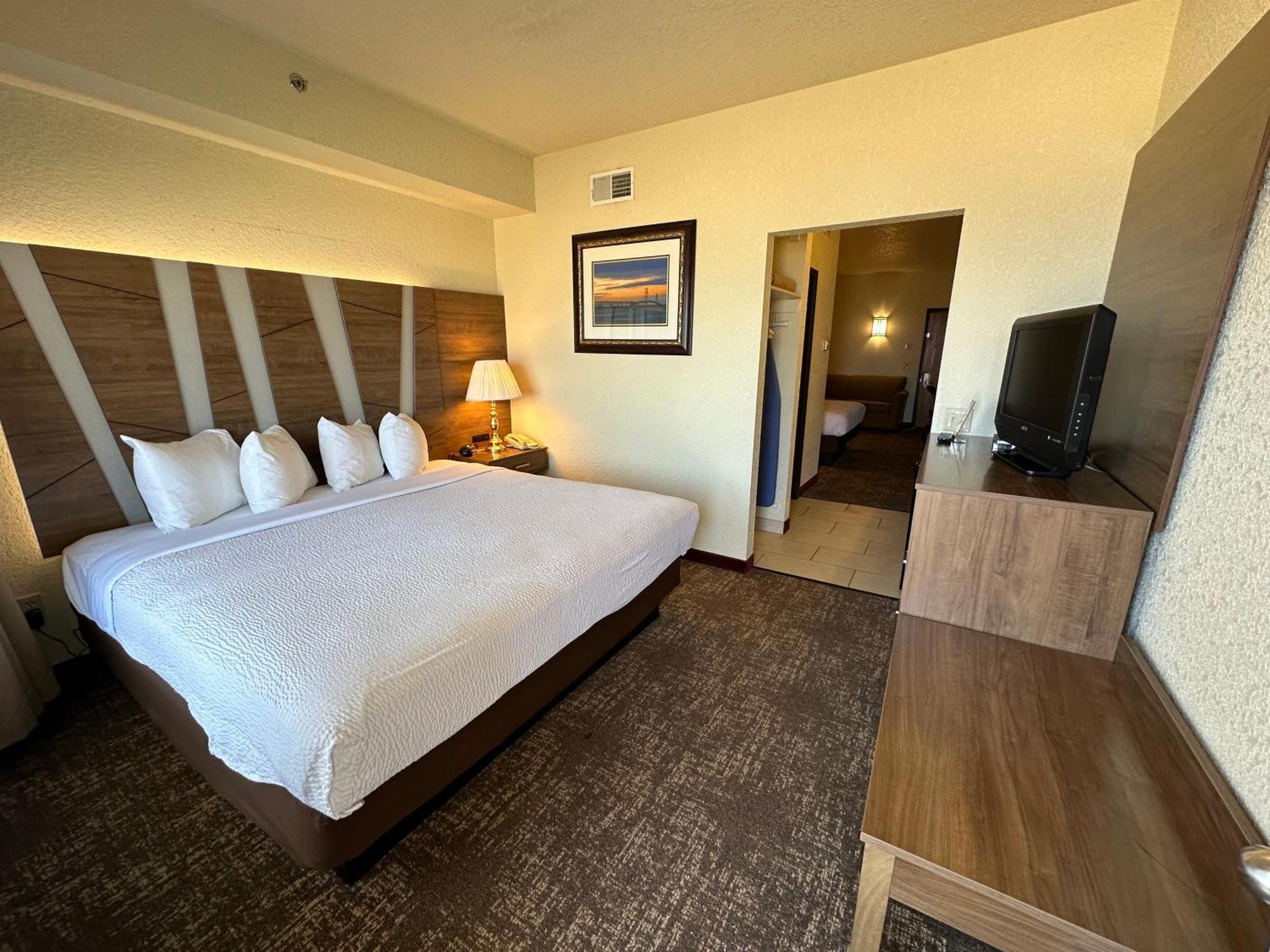 Mackinaw Beach And Bay Inn & Suites Mackinaw City Ngoại thất bức ảnh