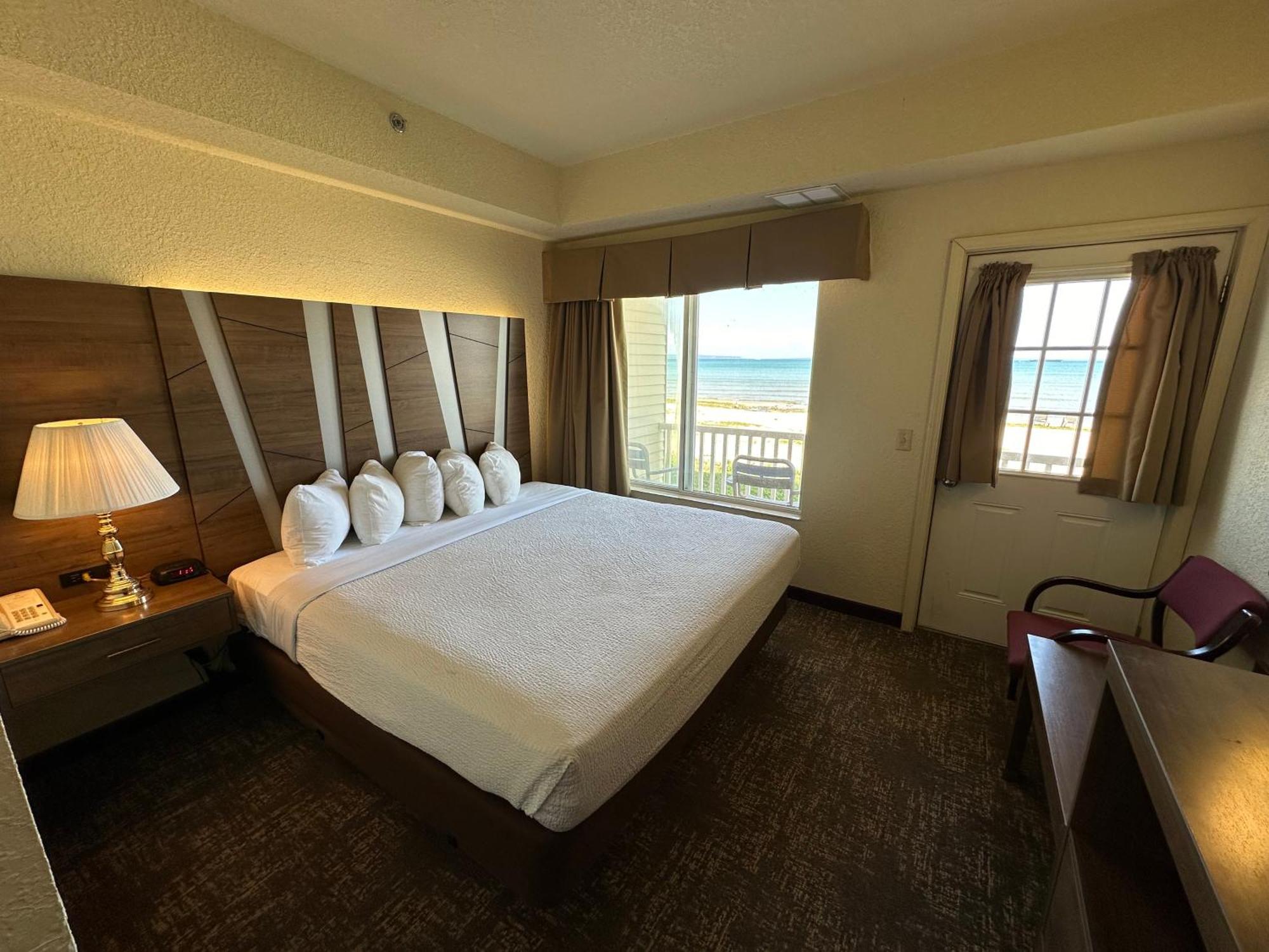 Mackinaw Beach And Bay Inn & Suites Mackinaw City Ngoại thất bức ảnh