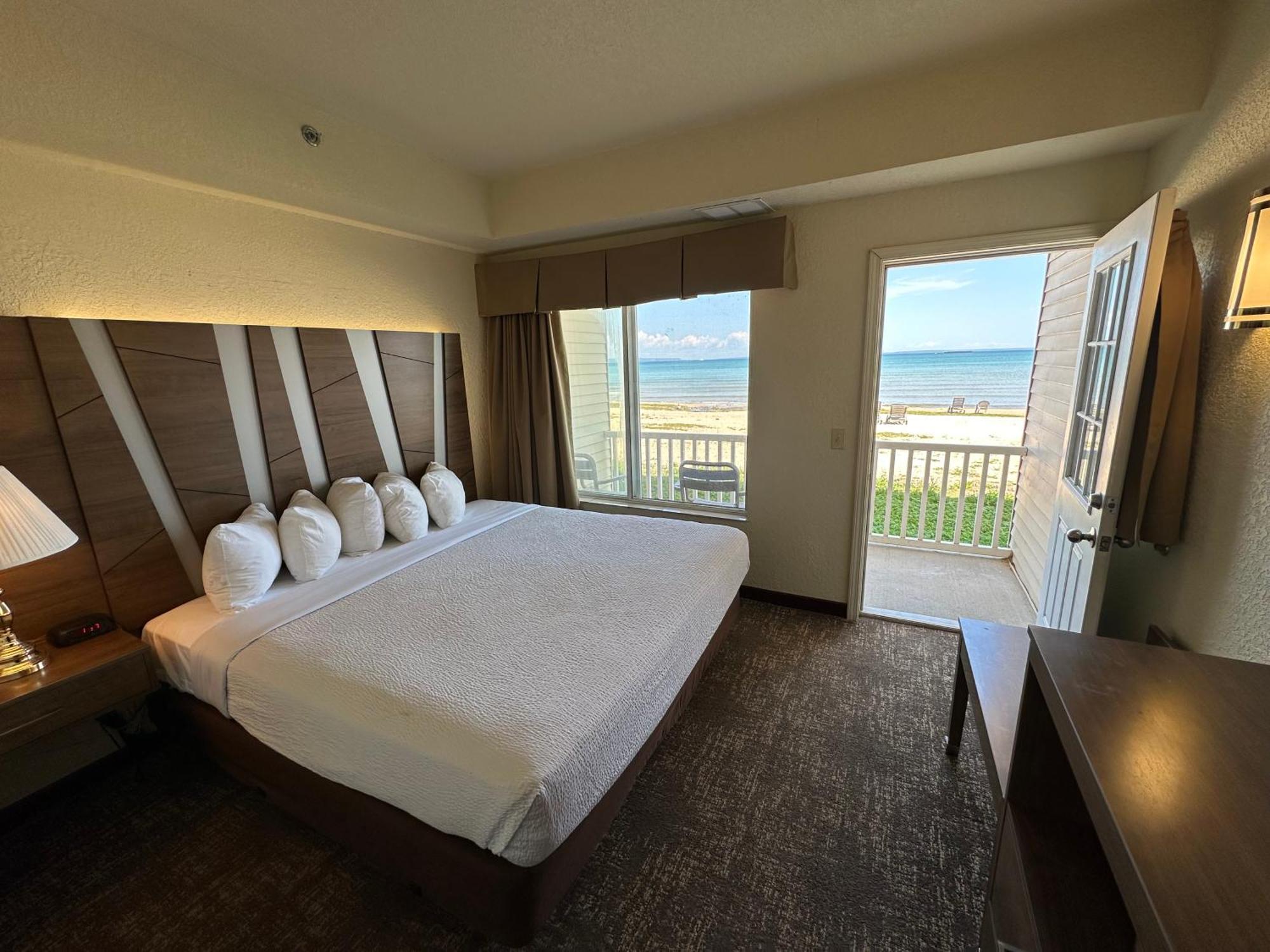 Mackinaw Beach And Bay Inn & Suites Mackinaw City Ngoại thất bức ảnh