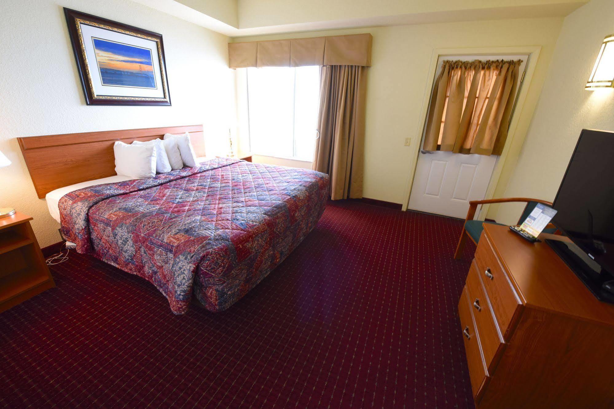 Mackinaw Beach And Bay Inn & Suites Mackinaw City Ngoại thất bức ảnh