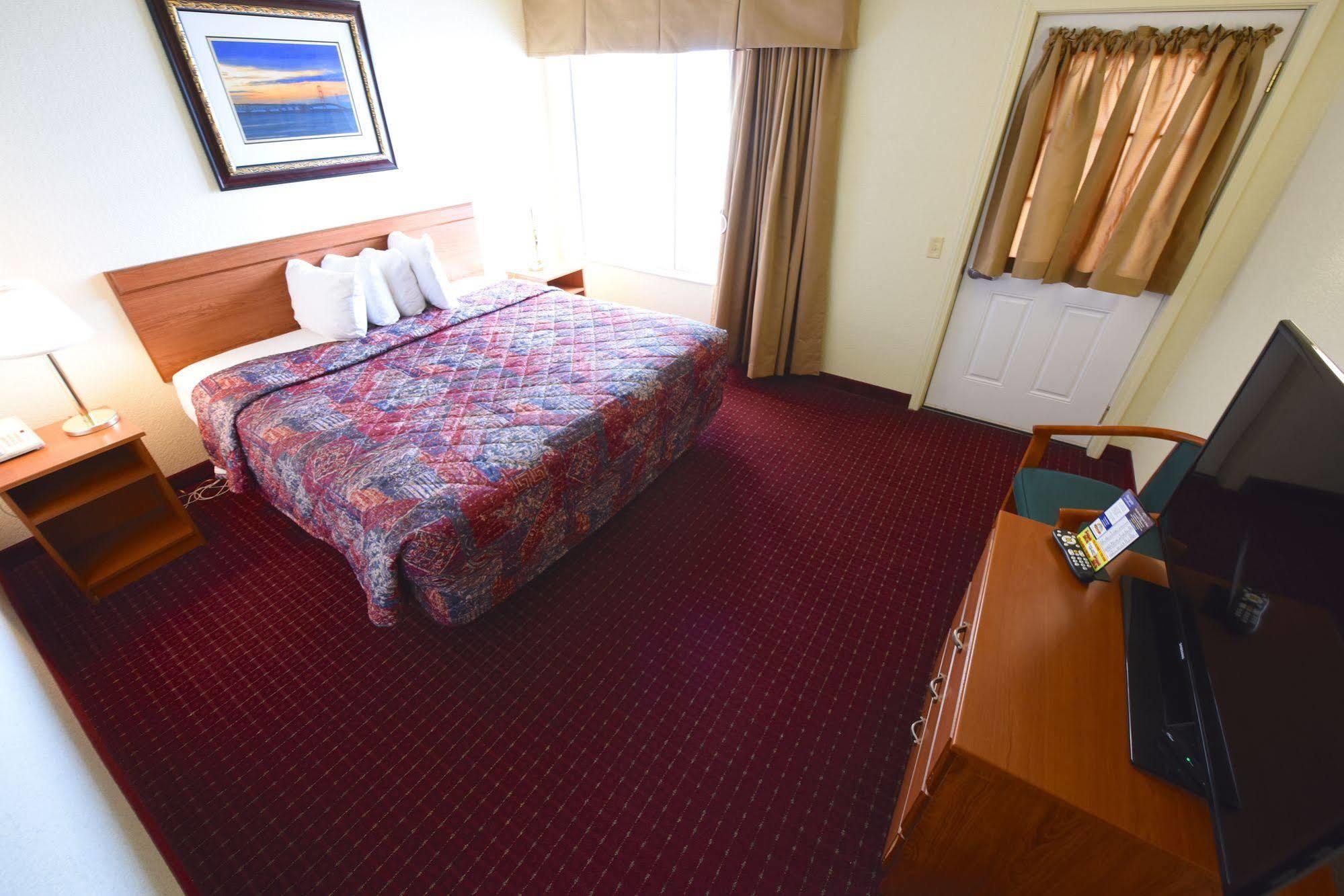 Mackinaw Beach And Bay Inn & Suites Mackinaw City Ngoại thất bức ảnh