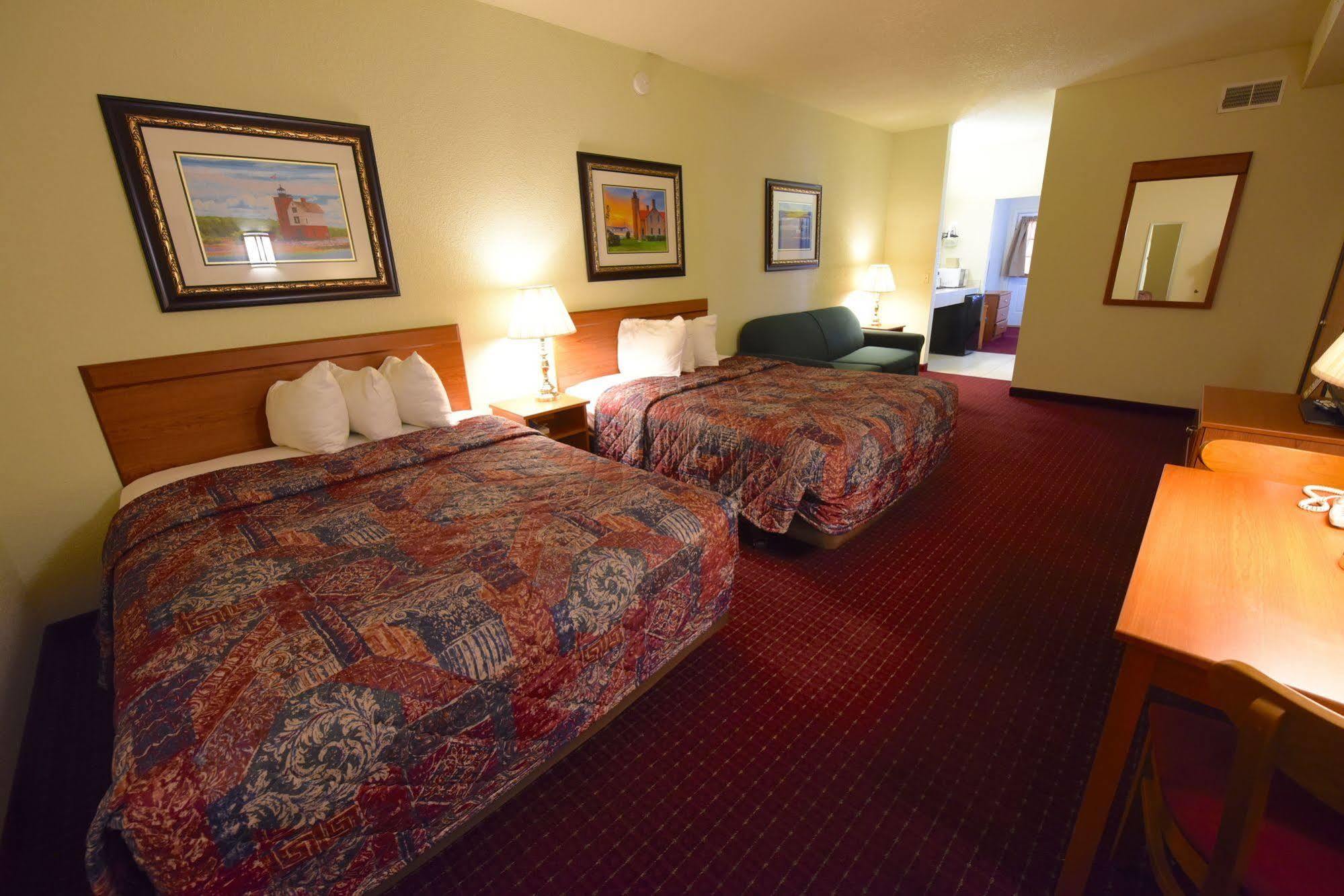 Mackinaw Beach And Bay Inn & Suites Mackinaw City Ngoại thất bức ảnh