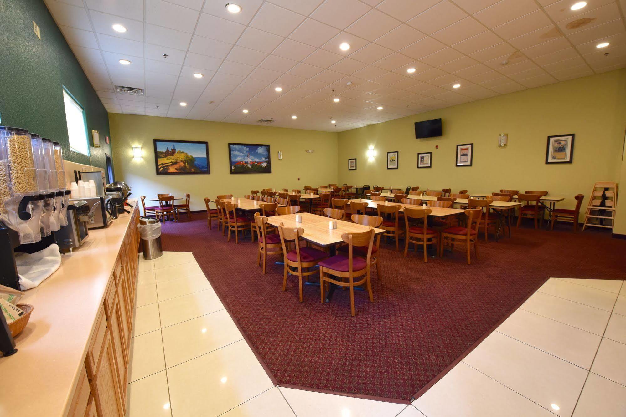 Mackinaw Beach And Bay Inn & Suites Mackinaw City Ngoại thất bức ảnh