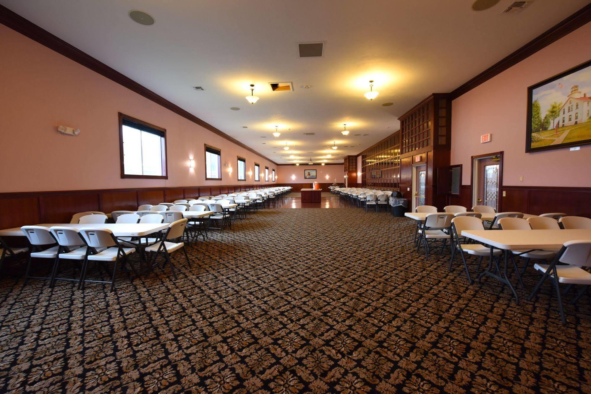 Mackinaw Beach And Bay Inn & Suites Mackinaw City Ngoại thất bức ảnh