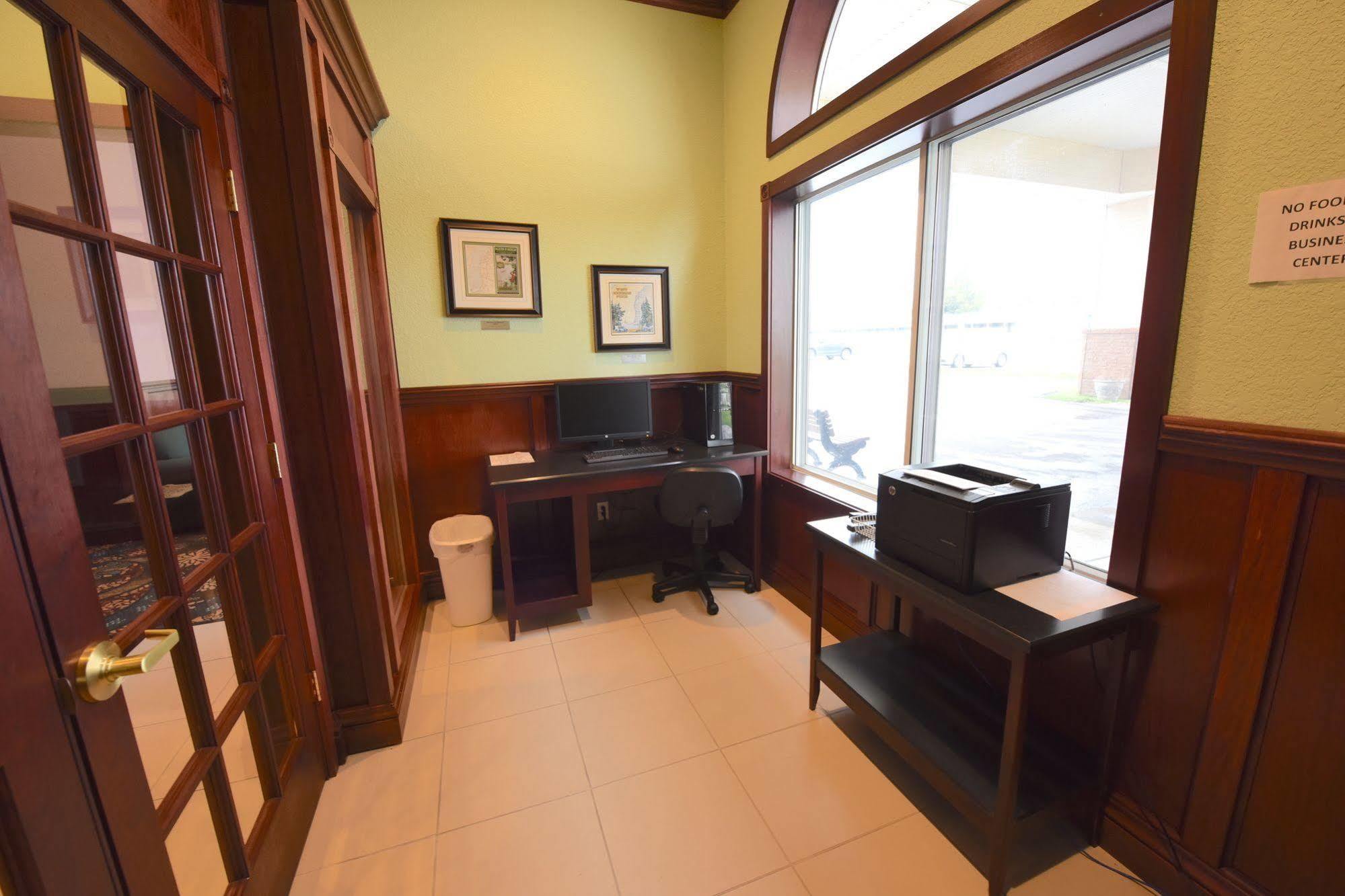 Mackinaw Beach And Bay Inn & Suites Mackinaw City Ngoại thất bức ảnh