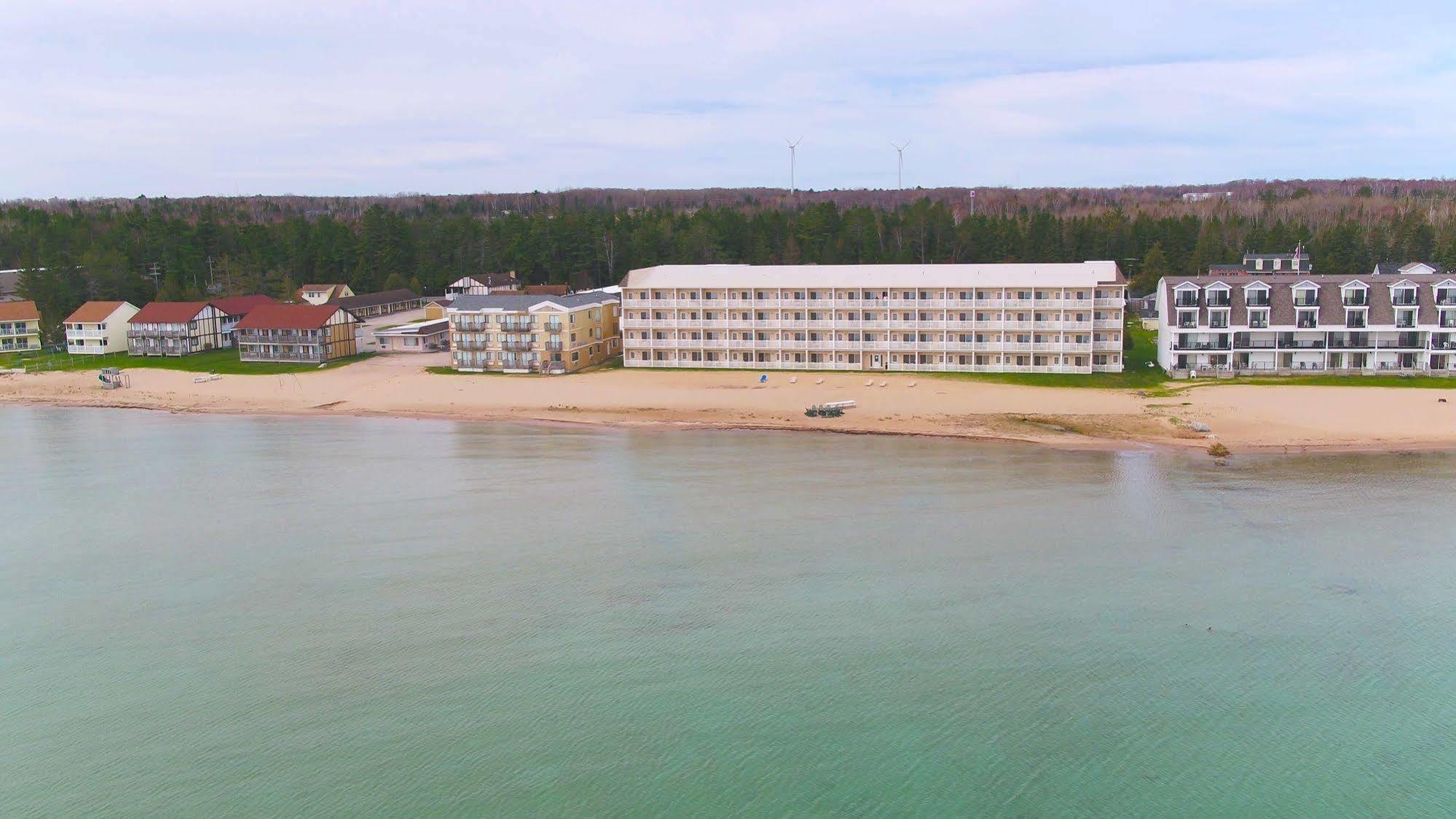 Mackinaw Beach And Bay Inn & Suites Mackinaw City Ngoại thất bức ảnh